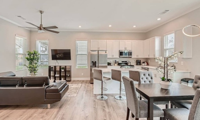 Pittsburgh House | Luxurious Atlanta Haven