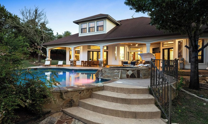 Rocky Ridge House | Luxurious Austin Getaway: Unwind in Style and Comfort at Rocky Ridge Retreat