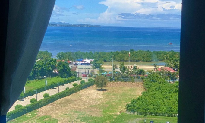 Lapu-Lapu Condo | Luxurious Beach View Condo Unit