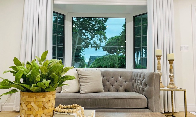 Port Stanley House | Luxurious, bright, newly renovated cottage, only a short walk to Little Beach