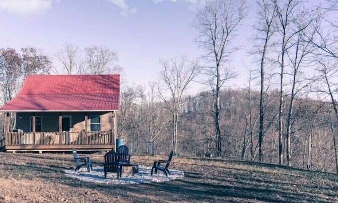 Alum Creek Cabin | Luxurious cabin, 6 mi HM trails, 12 mi Charleston