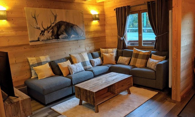 Mont-de-Lans Ski Chalet | Luxurious chalet for 8 guests, completely renovated for this winter.