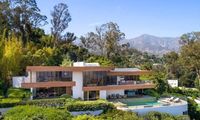 Eucalyptus Hill House | Luxurious Contemporary Home with Spectacular Views