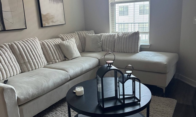 Reynoldstown Apartment | Luxurious corner unit in quiet Atlanta Oasis