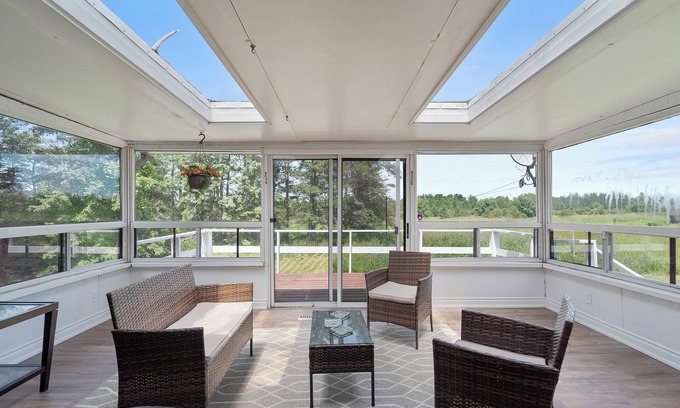 Amaranth House | Luxurious Cottage with sunroom