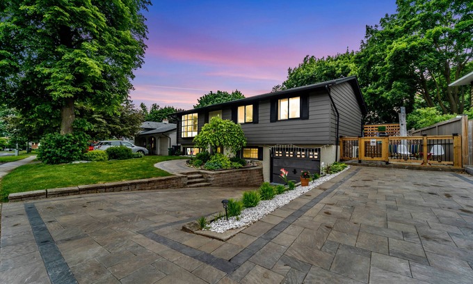 Guelph House | Luxurious Cottage in city