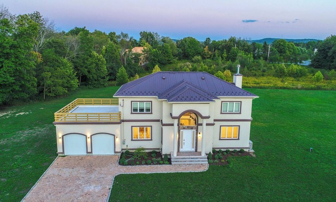 Warwick House | Luxurious Countryside Retreat: 4 Private Baths, Rooftop Deck, Serene Setting