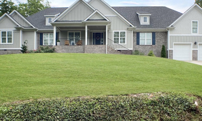 North Chattanooga House | Luxurious Custom North Chattanooga Home close to downtown w/ Hot tub