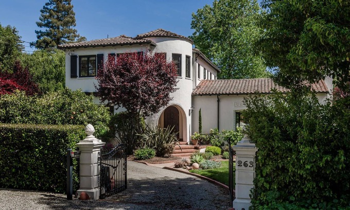 San Mateo Park House | Luxurious designer home, walkable to downtown Bur & SM, heart of Silicon Valley
