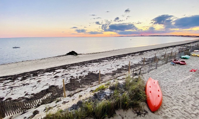 North Truro House | LUXURIOUS DIRECT OCEANFRONT,PRIVATE BEACH,AC,2BD2BA,BONUS LOFT,END UNIT,KAYAK