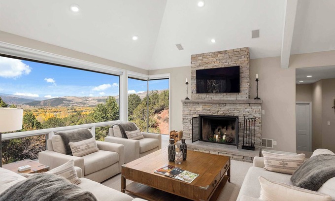 Basalt House | Luxurious Estate with Stunning Views