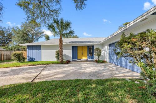 Temple Terrace House | Luxurious Golf Course Retreat