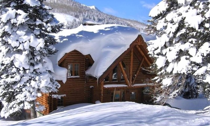 Salt Lake Mountain Resorts Ski Chalet | Luxurious Handcrafted Log Home Minutes to Solitude or Brighton