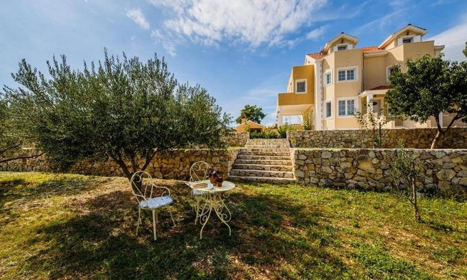 Rudine Villa | Luxurious Haven Villa with Pool and Mediterranean Garden - Five Bedroom Villa with Pool