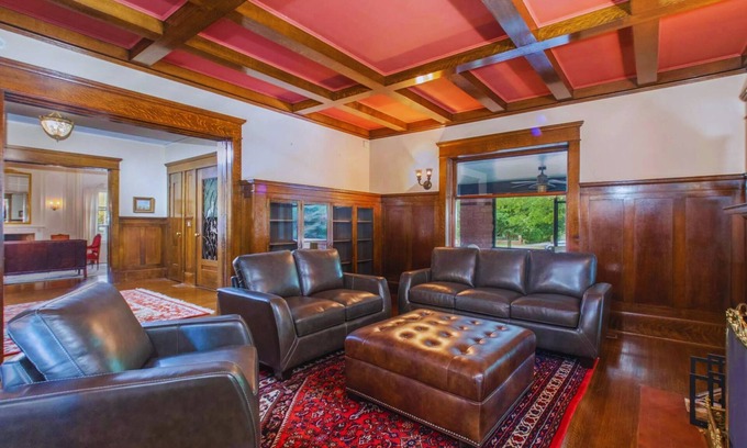 Lincoln Bed & Breakfast | Luxurious & Historic 9-Bedroom Mansion | Ideal for Gatherings & Retreats | Breakfast Included
