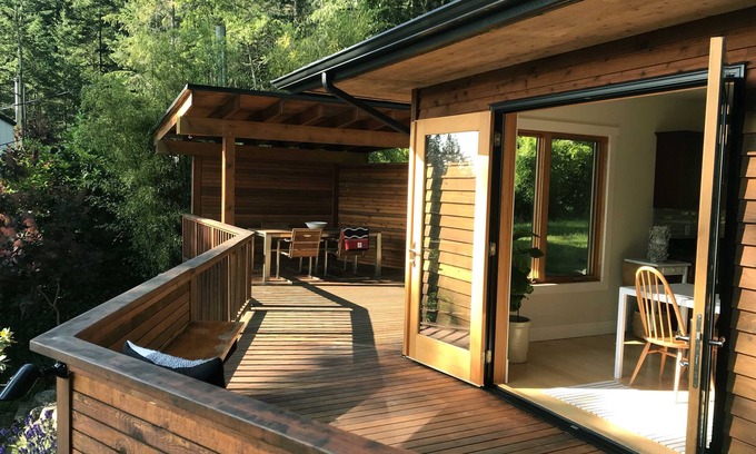 Bowen Island House | Luxurious Home Bridging Creek by Trails and Beach
