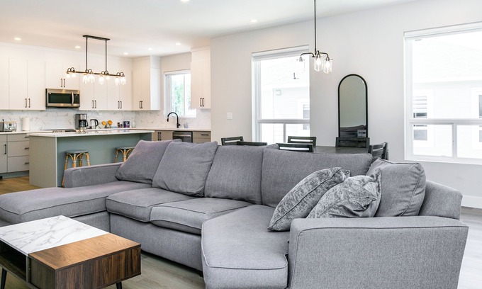 Lake Cowichan House | Luxurious Home in Lake Cowichan