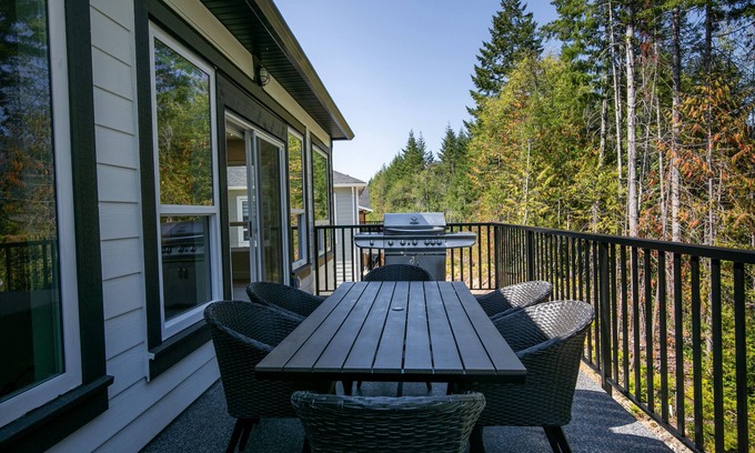 Lake Cowichan Apartment | Luxurious Home in Lake Cowichan