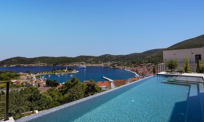 Cove Rogacic House | Luxurious home in Grad Vis