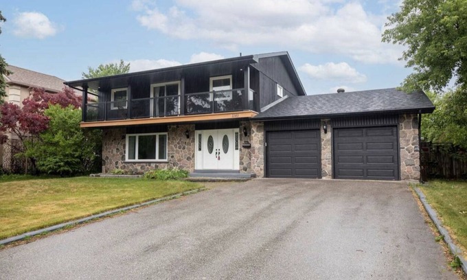 Clarkson-Lorne Park House | Luxurious Home in Mississauga Golf and Country Club