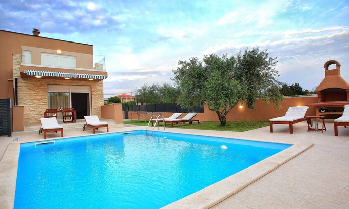 Nin House | Luxurious home in Nin