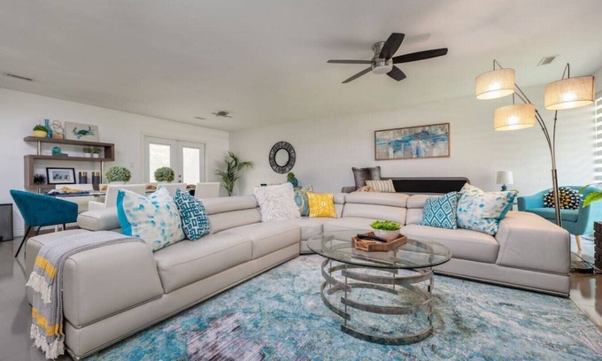 Gainesville House | Luxurious Home in Upscale Neighborhood. EV Charger. Furnished backyard patio.