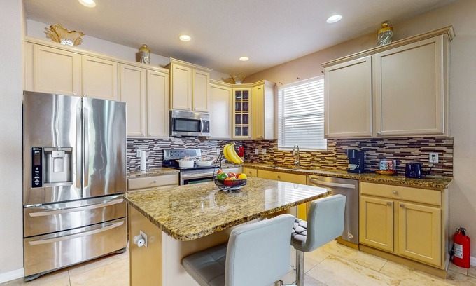 Seffner Community Alliance House | Luxurious home, spacious, private backyard & washer/dryer