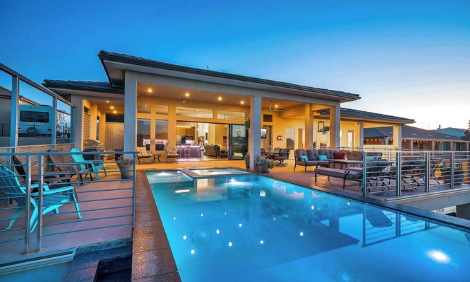 Bloomington House | Luxurious Home w Panoramic Views + Infinity Pool!