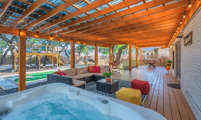 Wetmore House | Luxurious home with Hot tub, Tree Deck & Game Room by Fiesta Texas