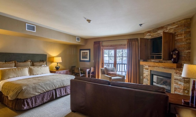 Tamarack Apartment | Luxurious King Studio|Pet friendly|Fireplace