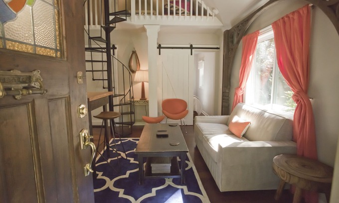 Lake Claire Cottage | Luxurious Lake Claire Cottage & Gorgeous Gardens