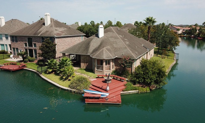 Windermere Lakes House | Luxurious lake front property
