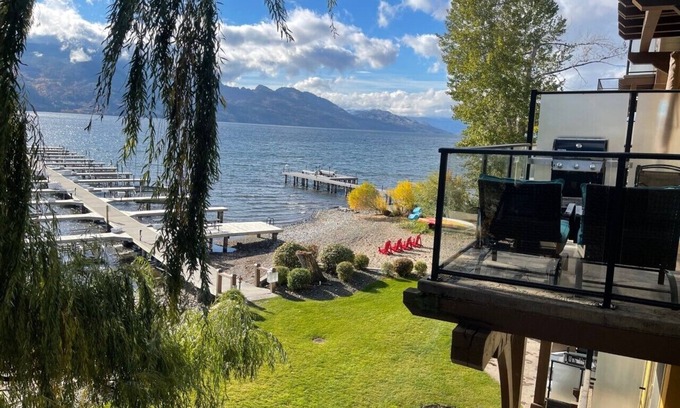 Westbank Condo | Luxurious Lakefront Condo