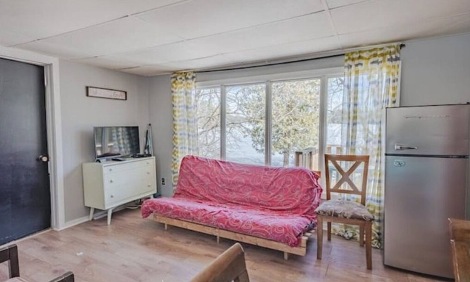 Frontenac Cabin | Luxurious Lakefront Loft