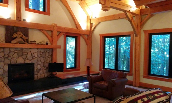 Nordman Cabin | Luxurious, large, timber frame cabin at Priest Lake Idaho