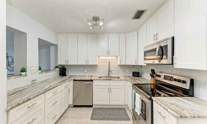 Snell Isle House | Luxurious Living on Snell Isle - Walk to DT ST Pete!