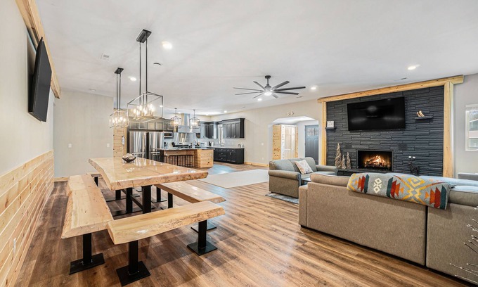 Lewiston Hotel | Luxurious Lodge w/8-lane bowling ally, great location next to lakes & trails