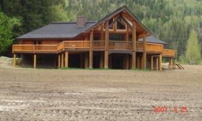 Sicamous House | Luxurious Log Cabin with 20 Acres to Play in, on the Eagle River.