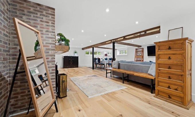 Burlington Apartment | Luxurious lower level Apartment Closeto downtown