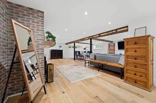 Burlington Apartment | Luxurious lower level Apartment Closeto downtown