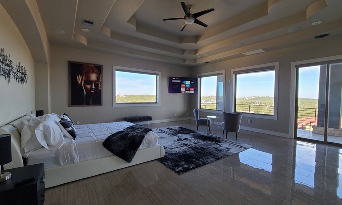 Cielo Vista House | Luxurious mansion with 7 spacious master suites and gorgeous views