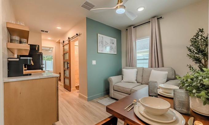 Union Park House | Luxurious & Modern Guest House in Orlando, FL