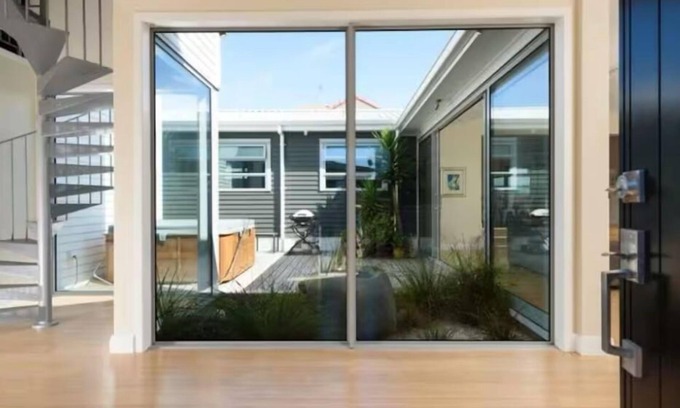 Papamoa Beach House | Luxurious modern Beach Getaway with spa pool. Only 150m to white sandy beach