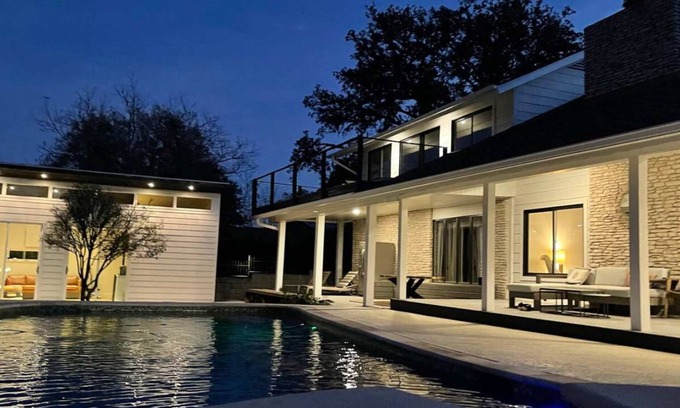 Pleasant Valley House | Luxurious Modern Retreat With Private Pool Patio