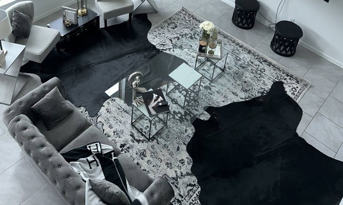 Katy House | Luxurious Monochromatic Stay *Come Relax in Luxury*