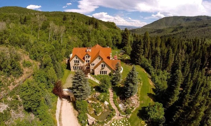 Midway House | Luxurious Mountain Retreat with Pool
