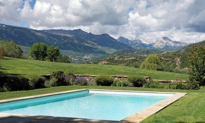 Aspen House | Luxurious Mountain Top Private 5-bedroom estate 15 min from Aspen