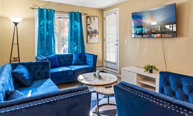 Southwest Edmonton Apartment | Luxurious Oasis king Bed Suite Near the Airport