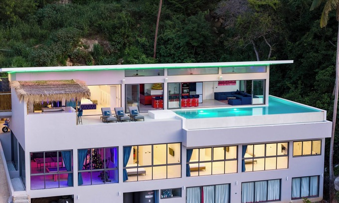 Maret Villa | Luxurious ocean view 4-bedroom L-shaped pool villa