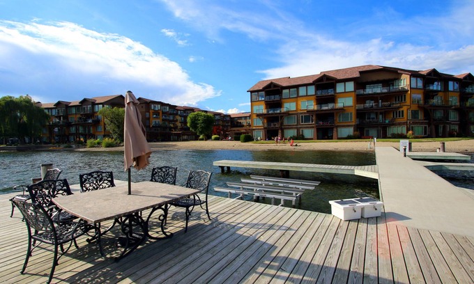 Westbank Condo | Luxurious Okanagan Lakefront Condo